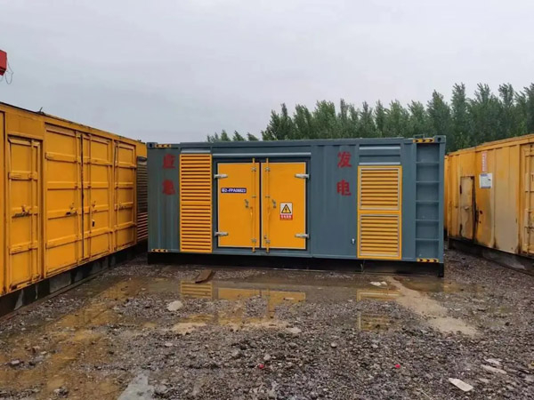 甘州柴油发电机如何判断干式空气滤清器是否需要更换？